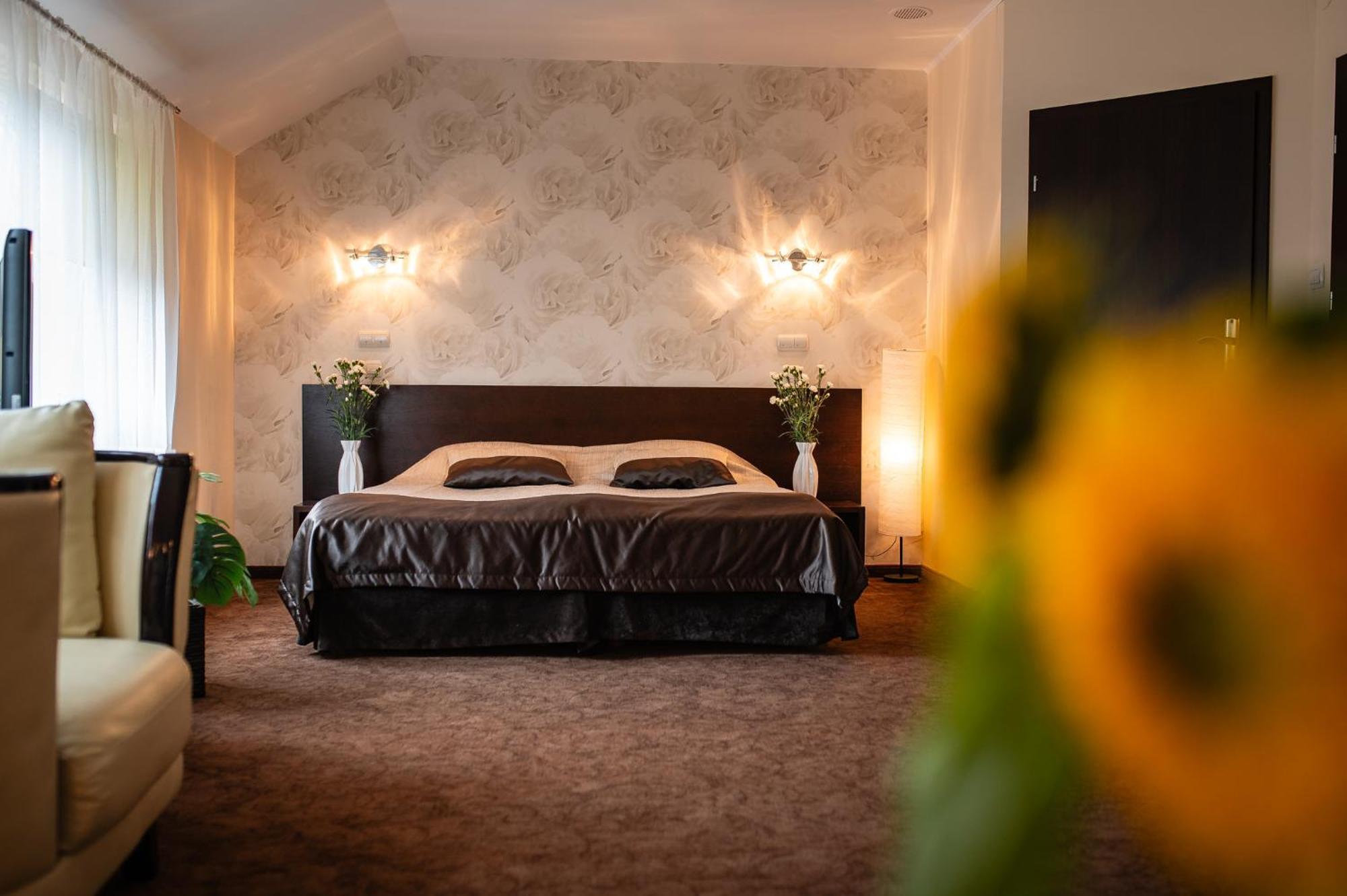 Hotel Alta Brzozow Экстерьер фото