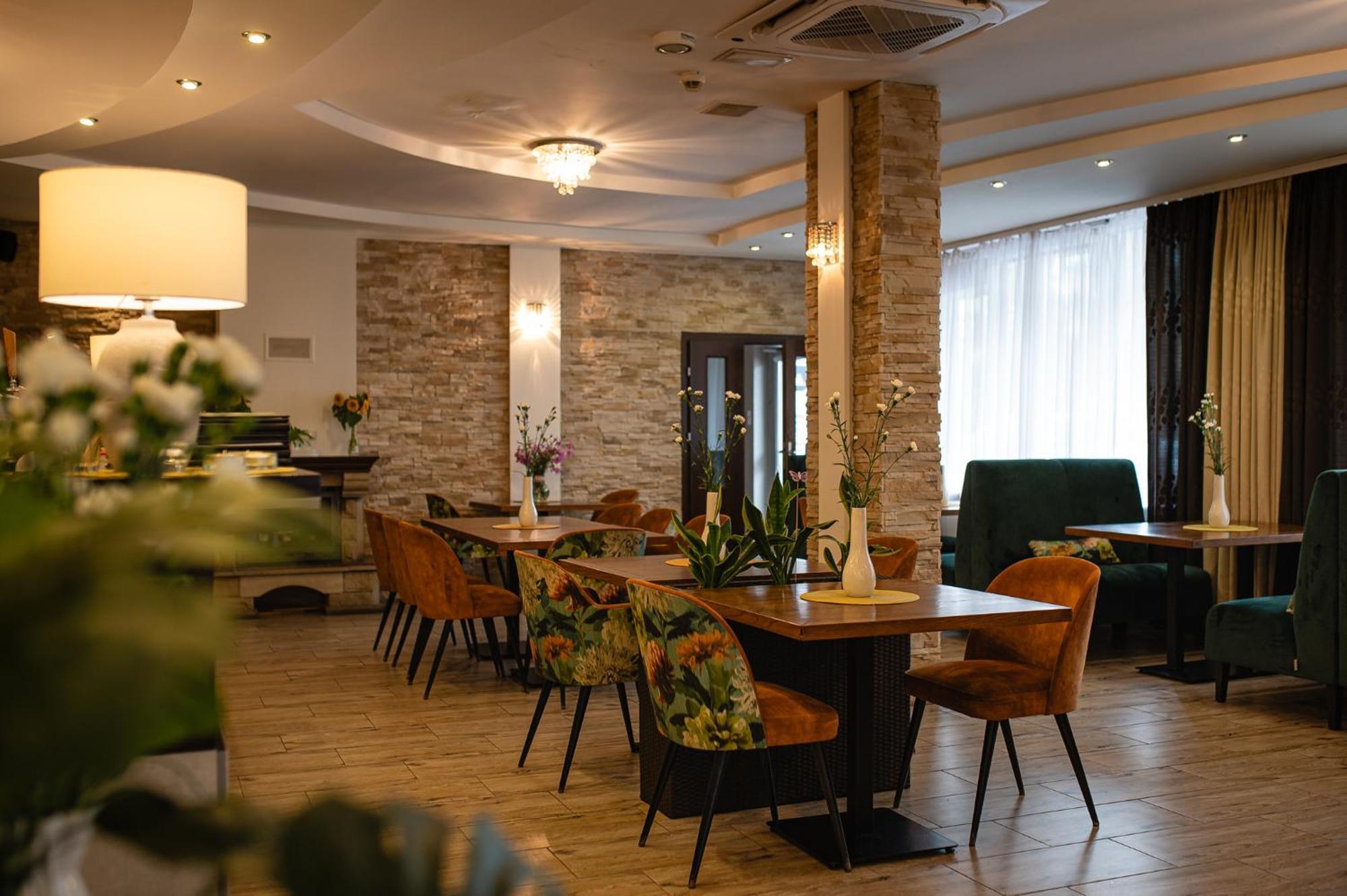 Hotel Alta Brzozow Экстерьер фото