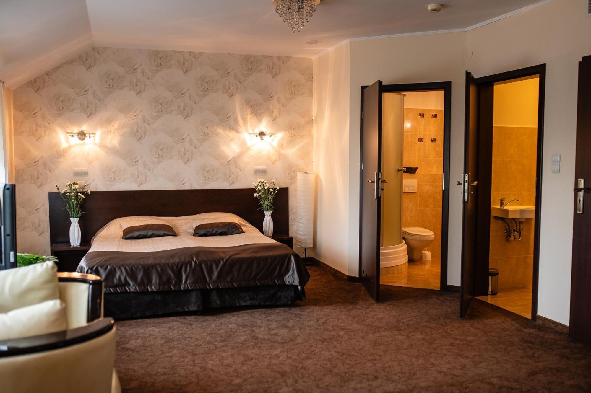 Hotel Alta Brzozow Экстерьер фото