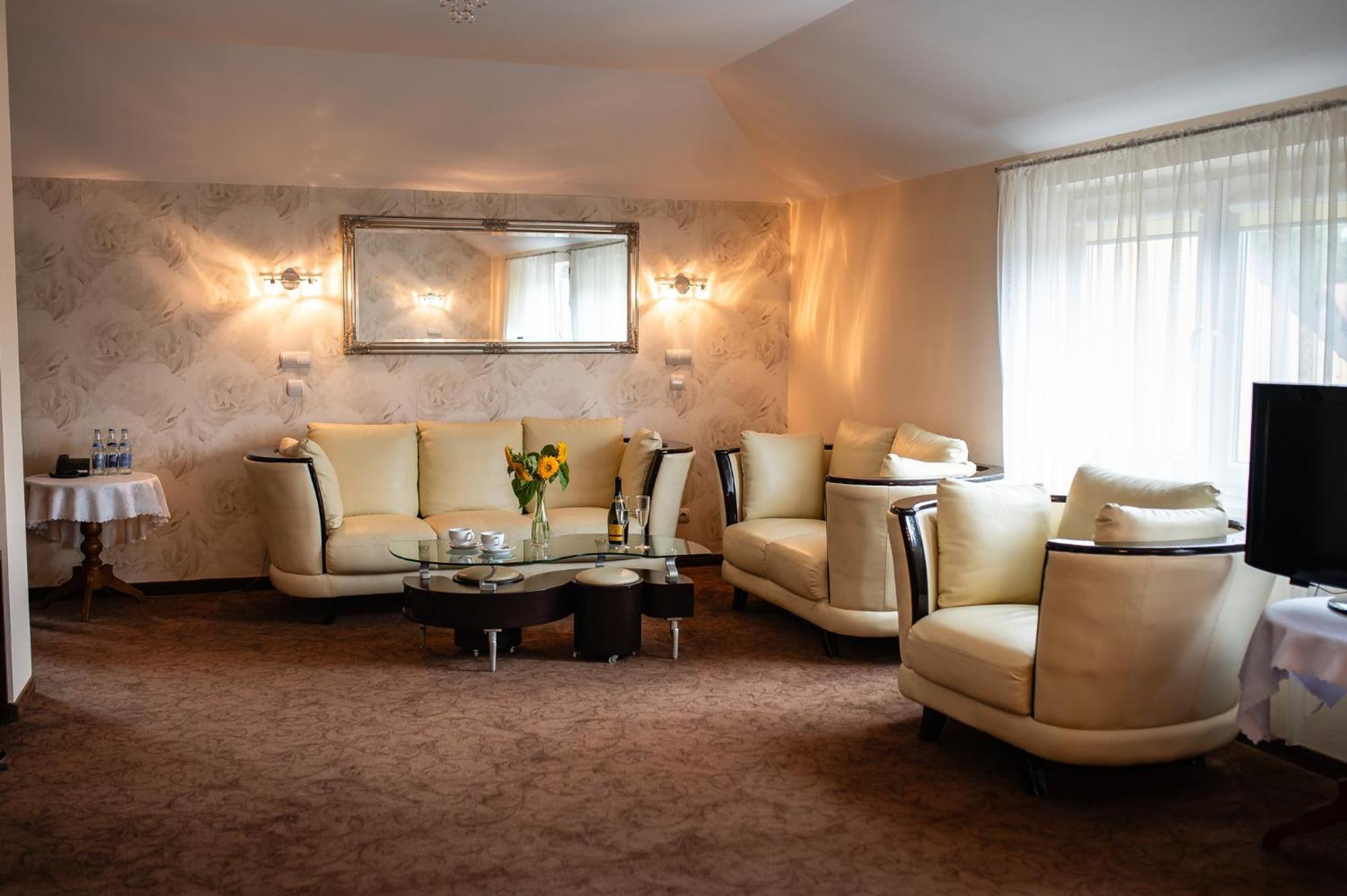 Hotel Alta Brzozow Экстерьер фото