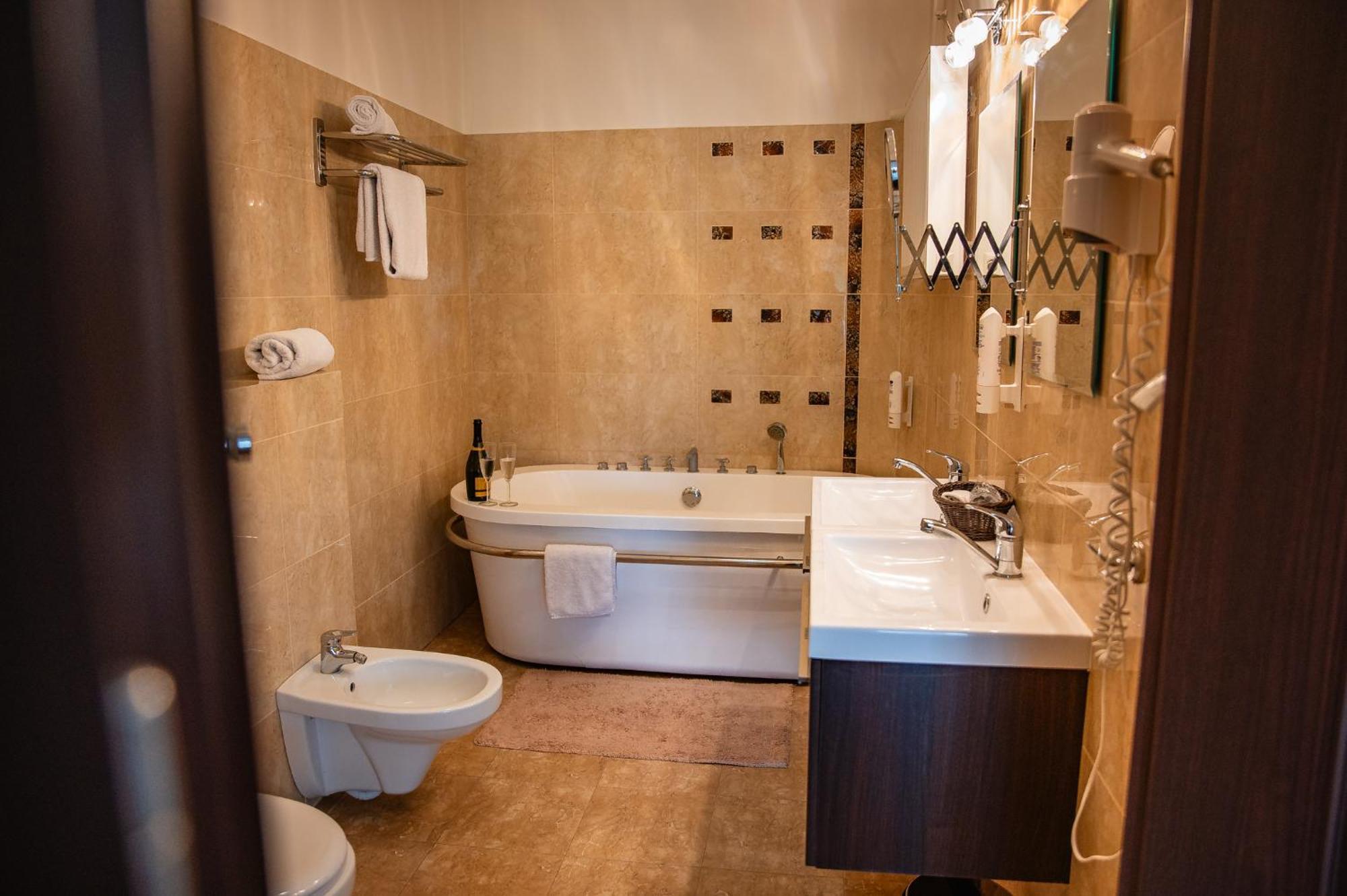 Hotel Alta Brzozow Экстерьер фото
